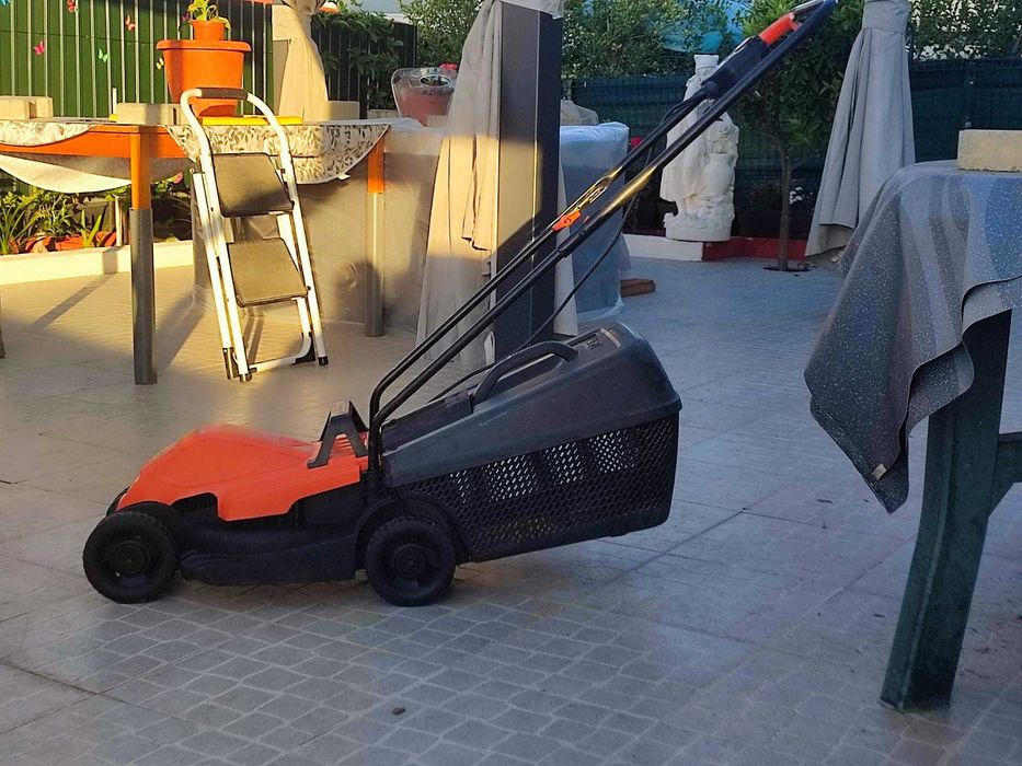 Maquina cortar relva Black+Decker