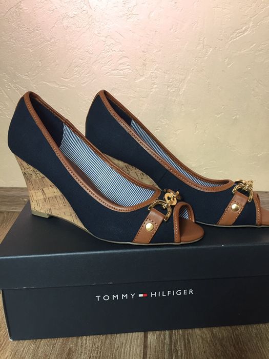 Продам босоножки и туфли Tommy Hilfiger новые