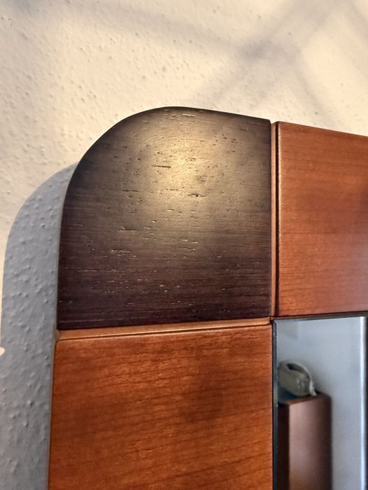 Espelho estilo moderno em madeira