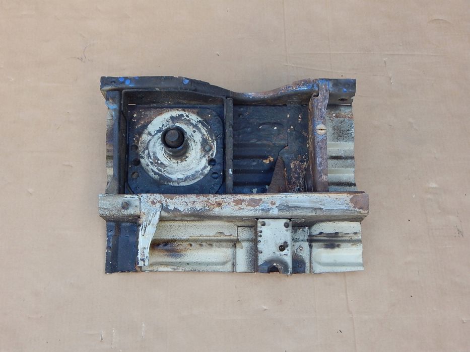 vw t5 mocowanie amortyzatora lewe tył