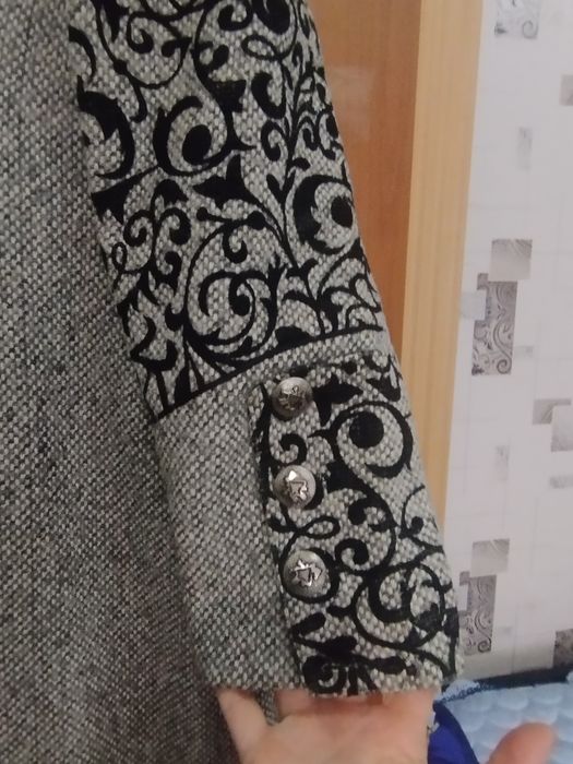 Продам пальто весна -осінь