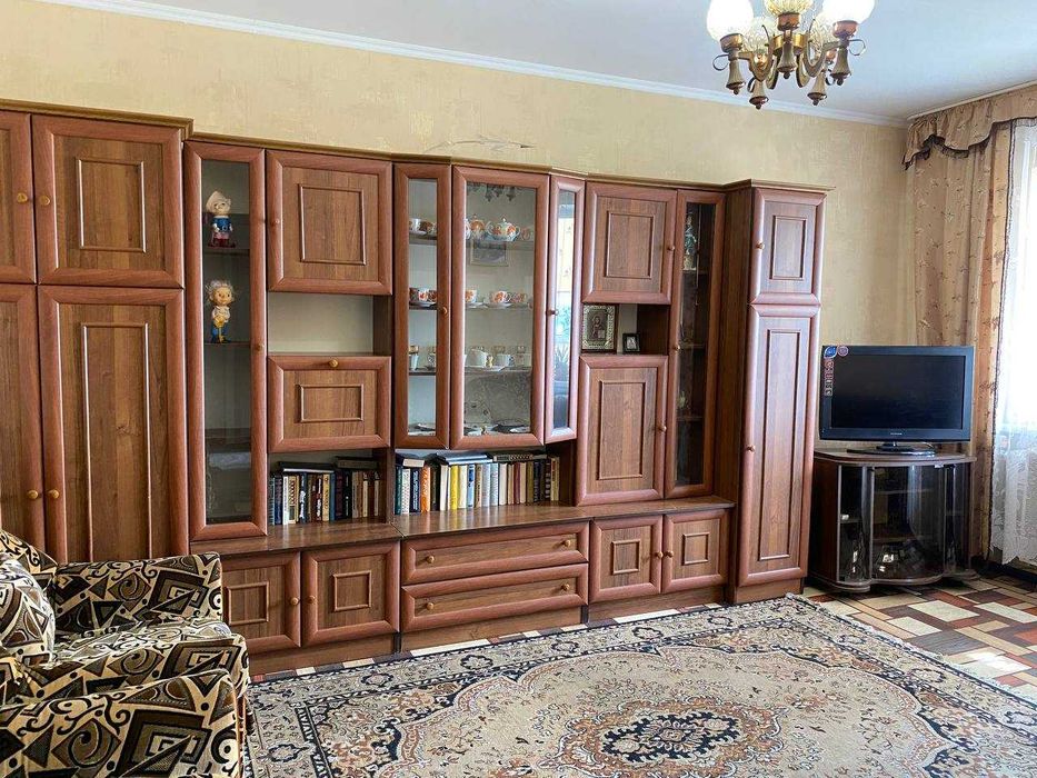 Простора 1-к  45 м²  біля метро Харківська/Позняки. Вишняківська,3
