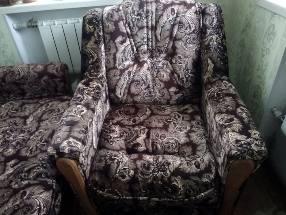 Диван та два крісла