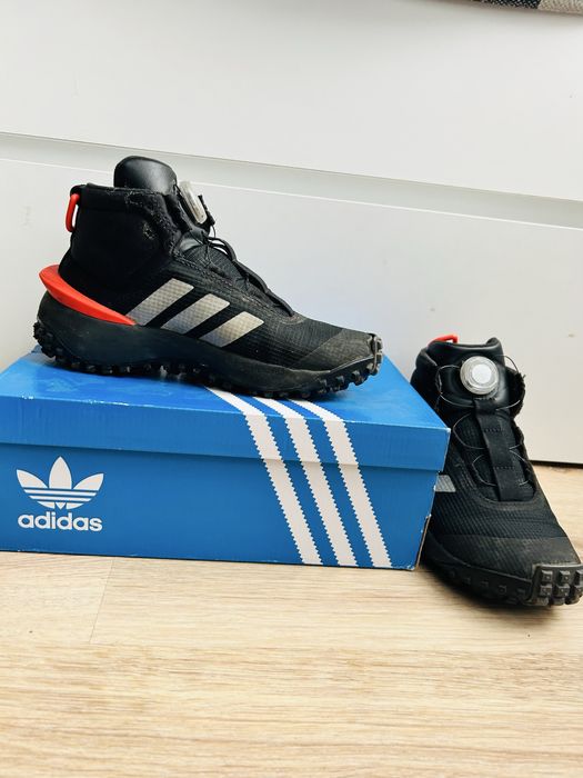 Adidas ботінки холодна весна