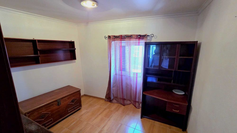Moradia T2+1 com terreno com 925m²