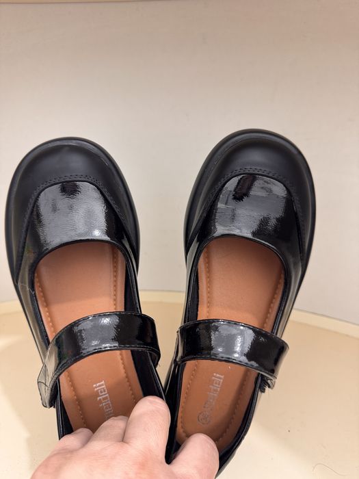 Змінне взуття, туфлі чорні на лямках