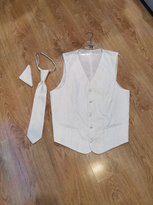 Kamizelka ślubna z krawatem i butonierką