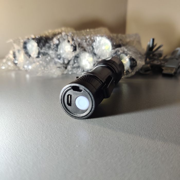 Аккумуляторный LED фонарик / Micro-USB