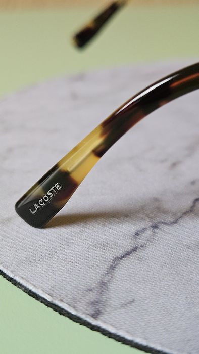 Lacoste L897S brąz modne okulary przeciwsłoneczne.