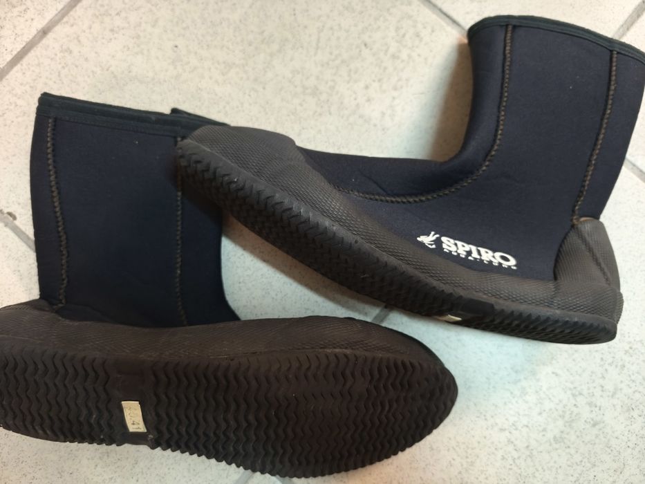 Conjunto de artigos de mergulho com possibilidade de venda em separado