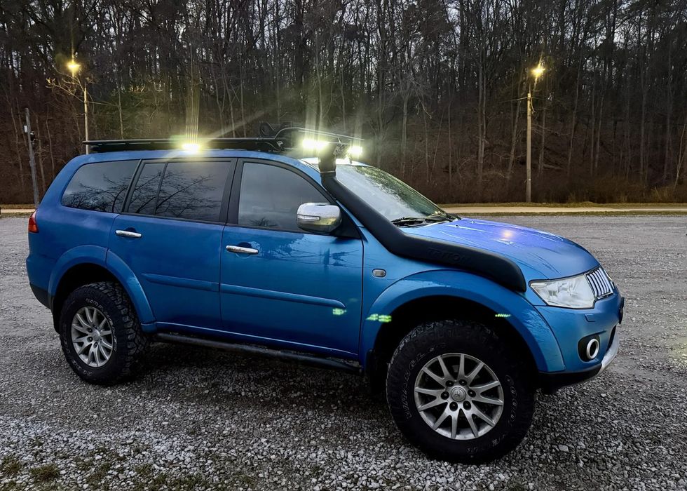 Mitsubishi Pajero Sport Mitsubishi Pajero Sport wyprawowy z bagażnikiem pod namiot