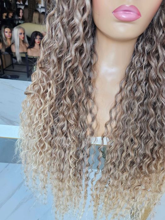 Peruka premium Madison afroloki, naturalny ciemny blond