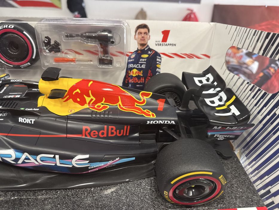 F1 Red Bull RB19 telecomandado. Escala 1:10
