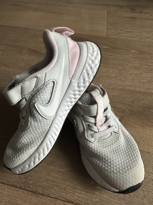 Кросівки NIKE-27,5 для дівчинки, бігове взуття