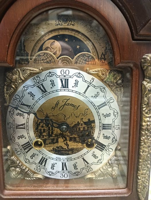 Relógio vintage bem estimado