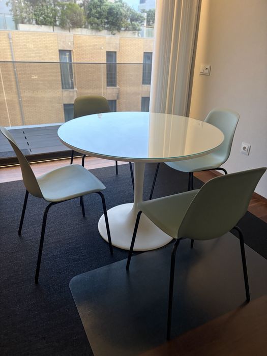 Mesa nova 1,00mts com 4 cadeiras