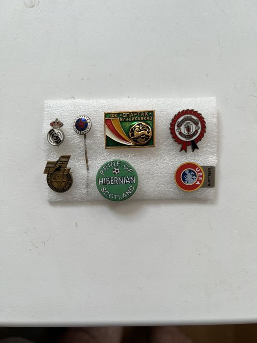 Продам футбольные знаки