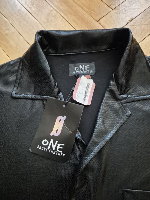 Сорочка з рептильним текстурним візерунком чорна