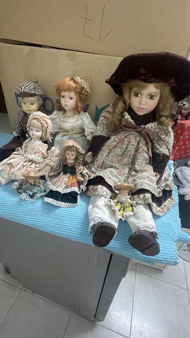 Bonecas antigas em loiça