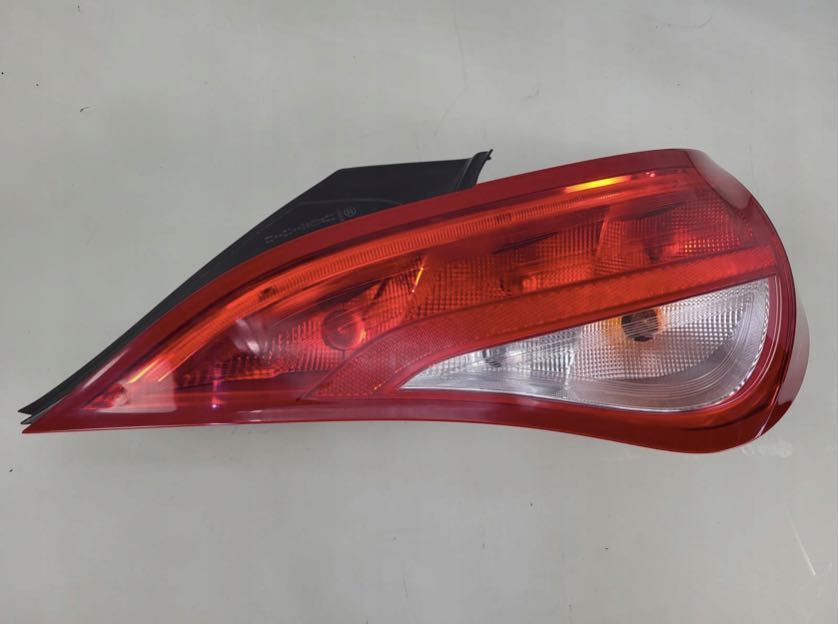 lampa prawy tył prawa tylna MERCEDES CLA C117 W117