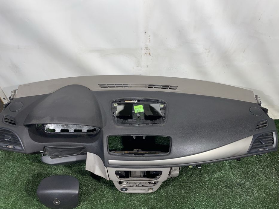 Торпеда панель renault megane 3 рено меган консоль