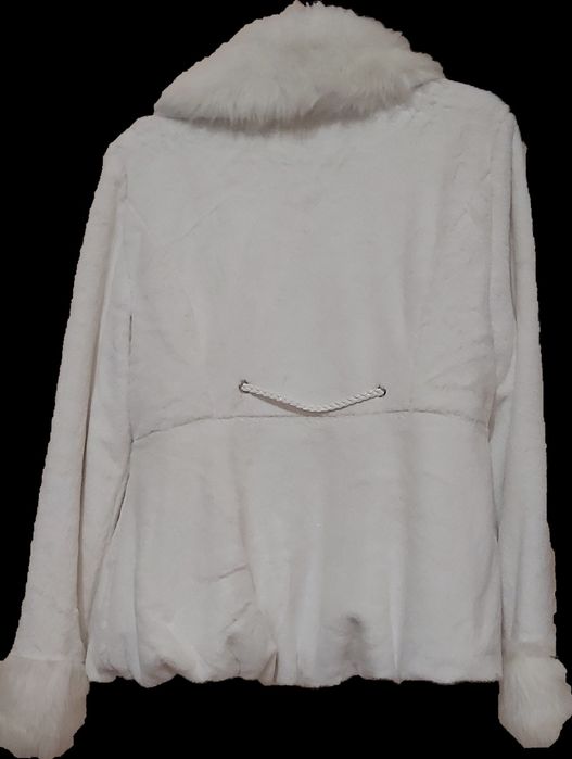 Шубка біленька штучне хутро