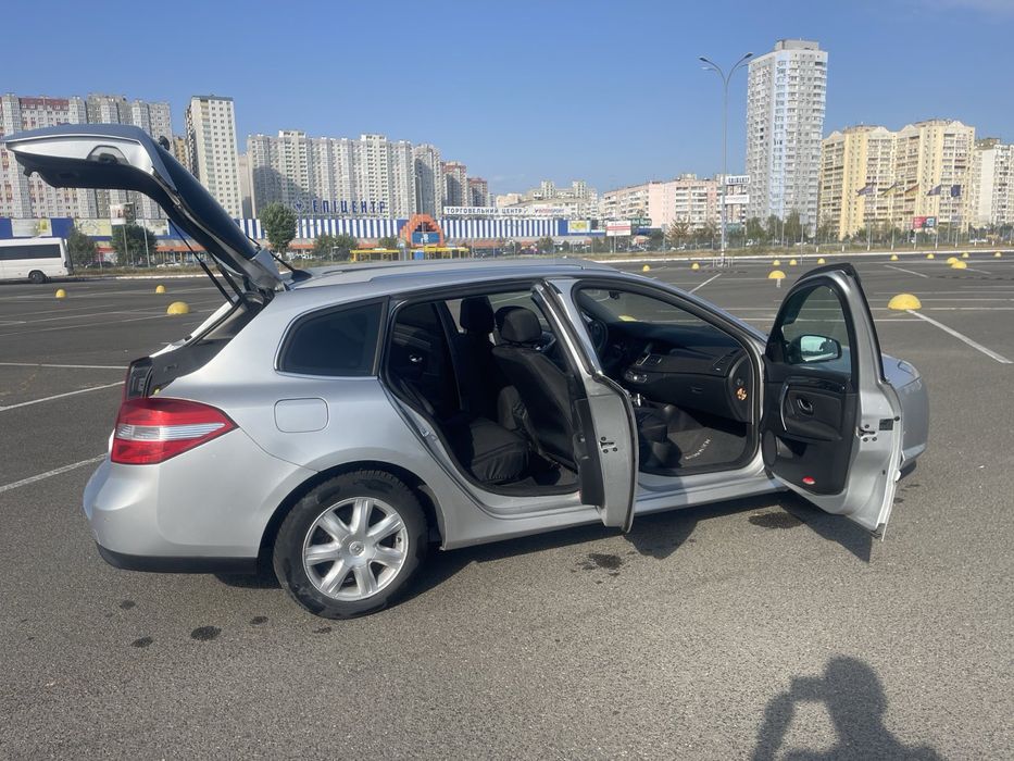 Рено Лагуна 3модель 2010р універсал пригнана з Європи