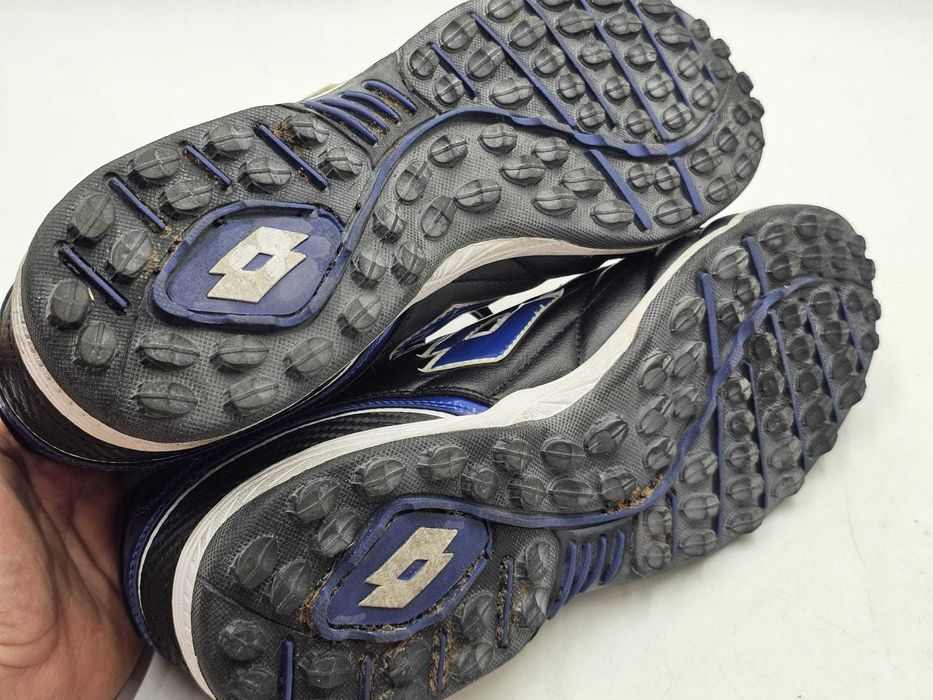 Lotto buty piłkarskie korki turfy r. 46