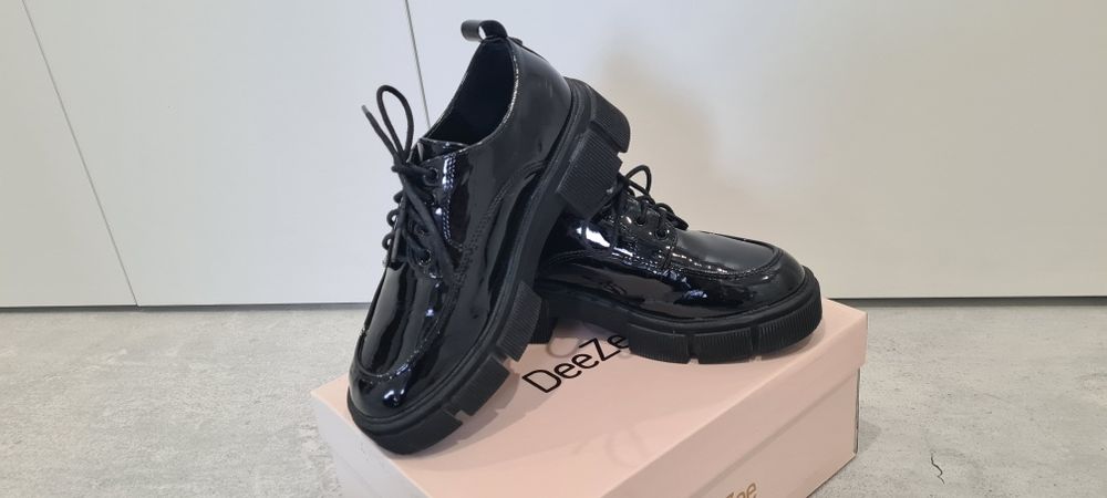 mokasyny lakierowane r. 33