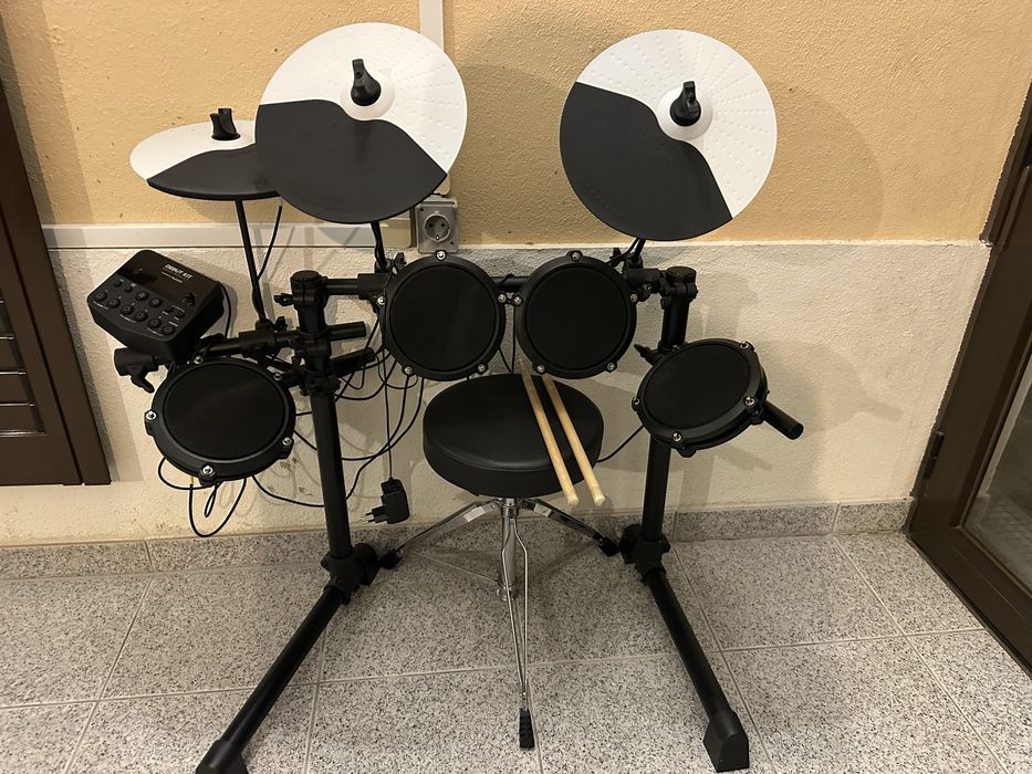 Set Bateria eletronica Alesis Debut Kit Children's com 120 Sounds, 100 aulas, banco, baquetas
