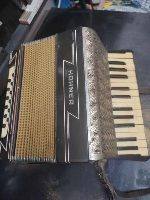 Acordeão de piano HOHNER