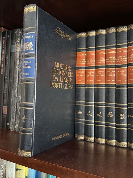 Coleção Lexicoteca - Moderna Enciclopédia Universal.