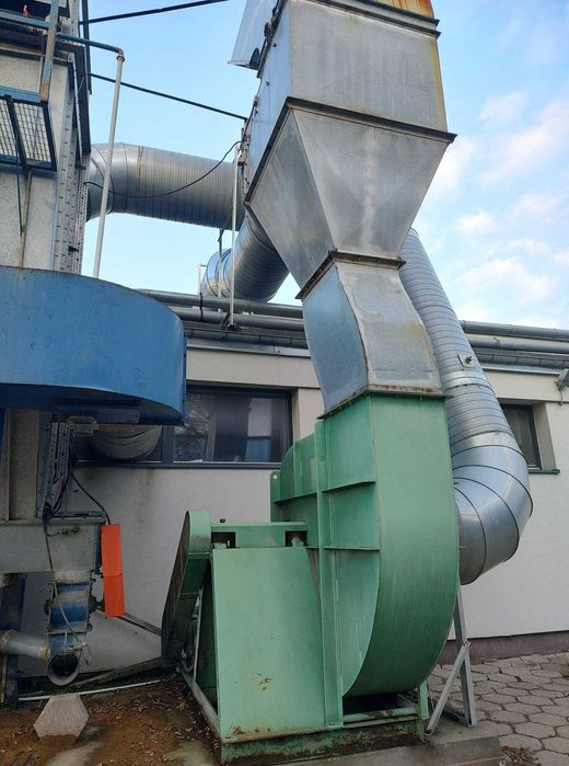 Centralny odciąg ze zbiornikiem i wygarniaczem instalacja odciągowa