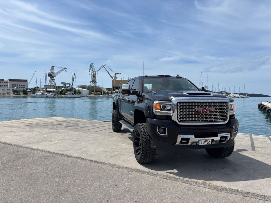 GMC Sierra Duramax Denali HD Allison Max wyposażenie RAM Silverado