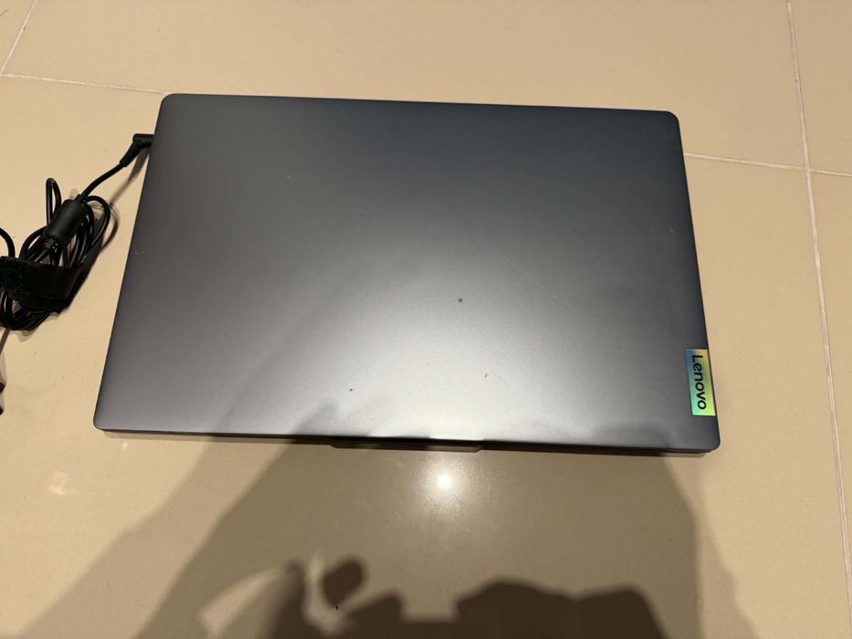 Laptop roczny lenovo 3 razy wlaczany nie uzywany praktycznie
