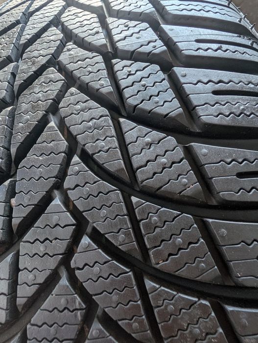 Opony zimowe lassa 215/55r16 25r jak nowe 9,2mm