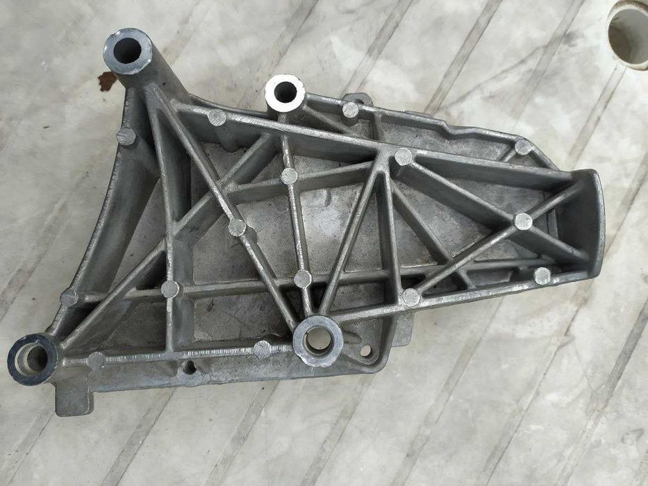 Кронштейн двигателя правый с кондиционером ВАЗ 2190, Гранта, ВАЗ 2192: ...