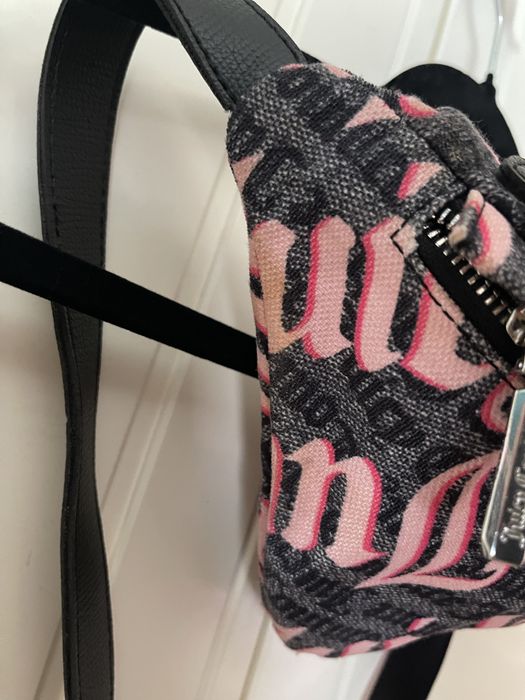 Nerka z różowymi napisami Juicy Couture