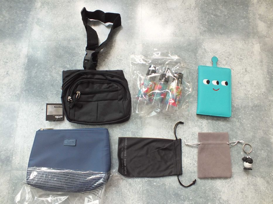 zestaw 6szt. nerka saszetka, kosmetyczka,etui,pokrowiec,breloczek NOWE