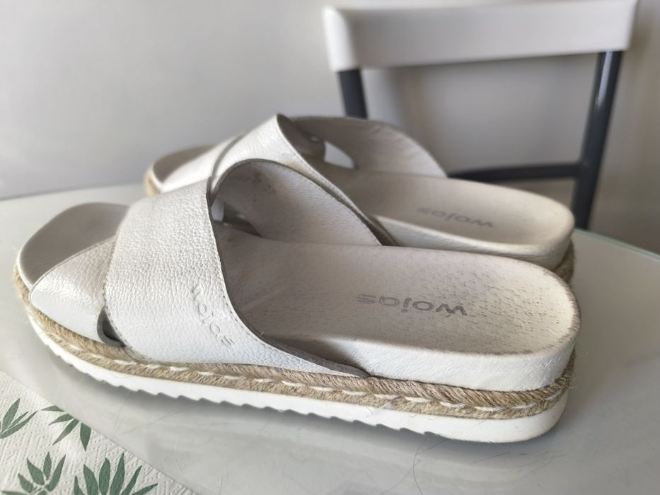 Skórzane białe klapki Wojas