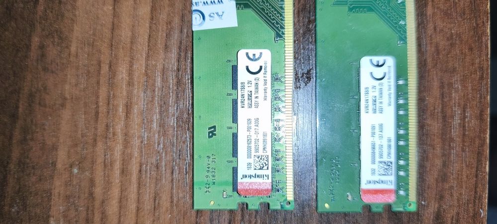 Пам'ять  Kingston 8 GB DDR4 2400 MHz (KVR24N17S8/8) дві по 8, Б/У