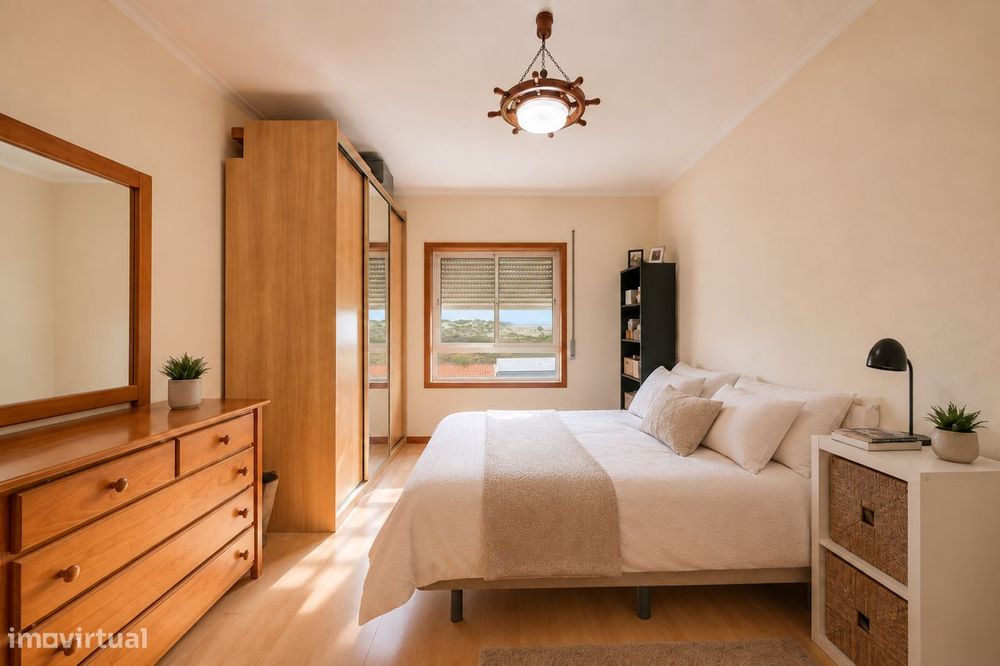 Apartamento T1 com garagem fechada na Praia da Barra