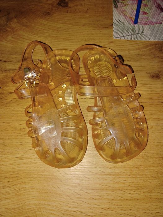 Żelowe sandałki 26