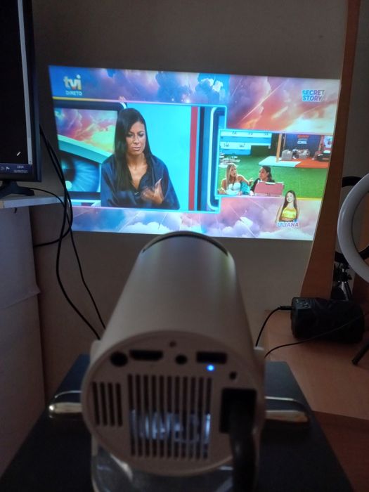 Novo Smart Projetor ultra 4k tem wifi e bluetooth - comando youtube