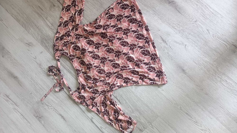 Bluzka dekolt na plecach, wzór liście boho