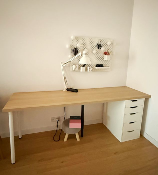 Biurko, imitacja dębu bejcowanego na biało/białe + komoda IKEA