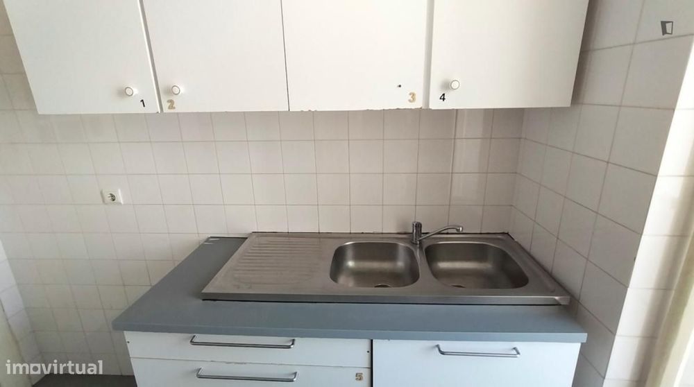 Quarto - localizado em Picoas Lisbon