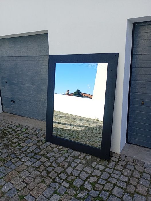 Espelho decorativo de grande dimensão