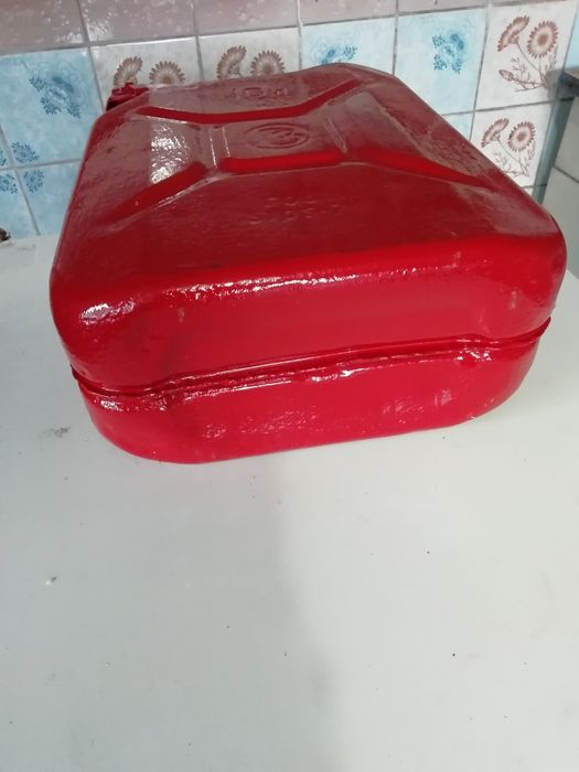 Продам каністри 10л.30-40л.