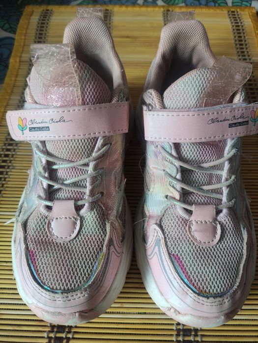 Кроссовки для девочки